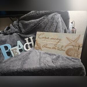 Coastal Beach Sign with Seashell Design